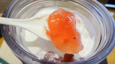 starbucks-fruits-yogurt-frappccinoのフルーツゼリーはイチゴが強い！
