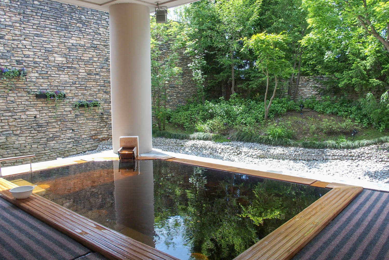 あてま温泉　新潟当間高原のベルナティオの露天風呂